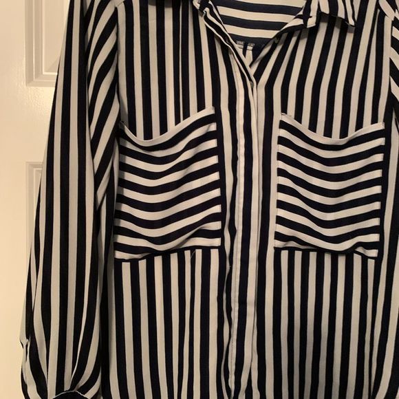 Sans Souci Woman’s Black White Stripe Blouse size Small - Picture 5 of 7